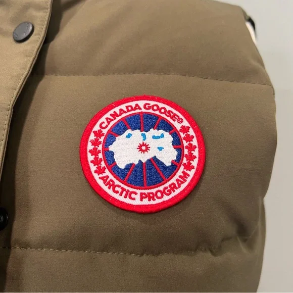 CANADA GOOSE Freestyle Olive Green Puffer Vest - Picture 8 of 8